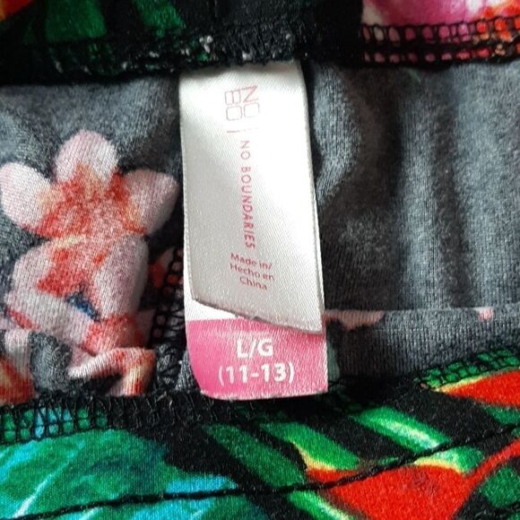 NO BOUNDRIES Cotton  Floral Black ‎  Shorts L11-13 Junior - Picture 2 of 4